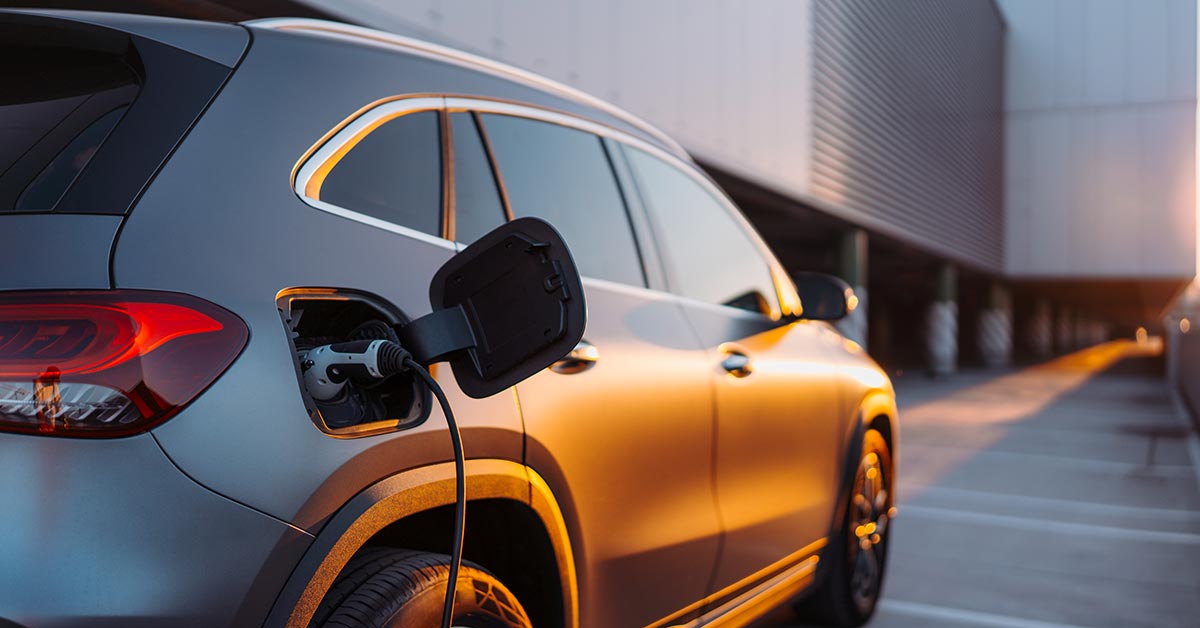 Elektriauto või hübriid laadimas Eesti sõidutingimustes
