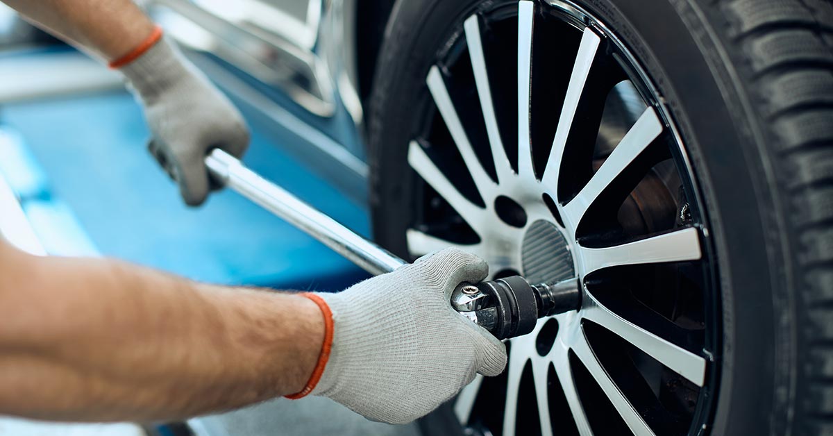 Auto rehvide vahetamine töökojas